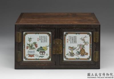 图片[2]-Sandlewood cabinet with porcelain panels of antiquities, Qing dynasty, Qianlong reign (1736-1795)-China Archive